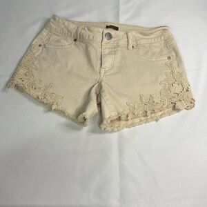 Copper Key Cream Lace Jean Shorts‎